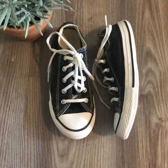 YOUTH UNISEX CONVERSE ALL STAR CLASSICS BLACK CANVAS SHOE SIZE 1 - Picture 1 of 8